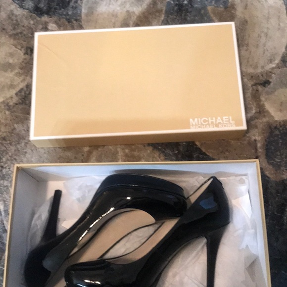 Michael Kors Pumps - Picture 1 of 6